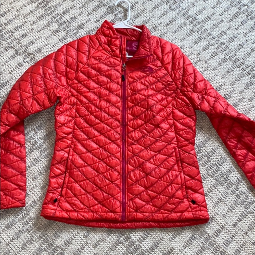 Pinky colored north face puffer